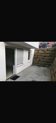 Neuwertige 2-Zimmer-Terrassenwohnung mit Balkon und Einbauküche in Schlaitdorf