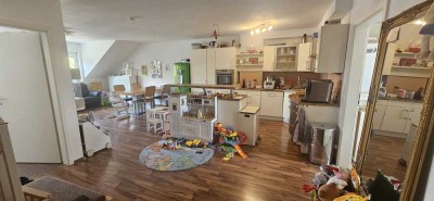 Sehr schöne 4-Raum-Maisonette-Wohnung mit großer Dachterrasse im Herzen von Zündorf
