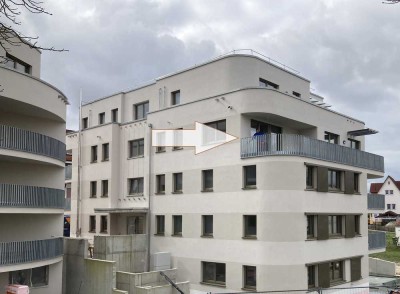 Direkt am Bahnhof der "Hesse-Bahn" - attraktive Etagenwohnung mit großem Balkon.