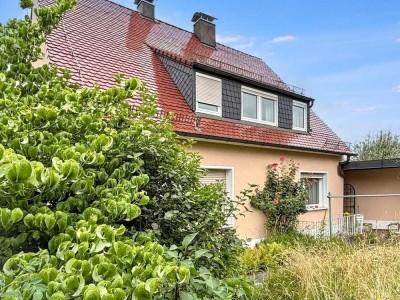 Bezugsfreies Ein-/Zweifamilienhaus mit großem, idyllischen Garten in Bindlach