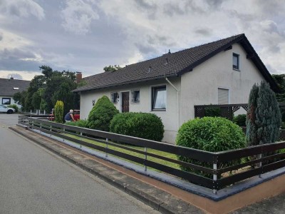 Einfamilienhaus voll unterkellert , ruhige Lage
