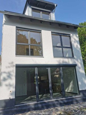 Stilvolles Wohnen im Herzen von Hof – Barrierefreie Erdgeschosswohnung mit großer Terrasse