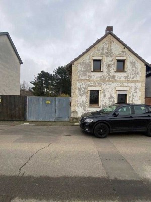 Provisionsfrei* Renovierungsbedürftiges Haus mit Baugrundstück und ERweiterungspotential ( Gesamtgrö