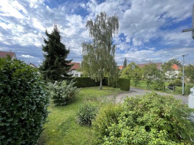 Lichtdurchflutete 2 Zimmer Wohnung mit Stellplatz und Balkon