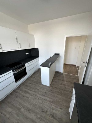 Neu Saniert und modernisierte Wohnung mit Küche