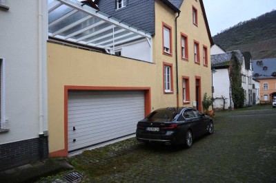 Großes Haus mit 200 qm Wohnfläche und Garage