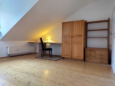 Sonnige 5-Raum-WG Wohnung in Dingolfing in einem Parkgrundstück gelegen