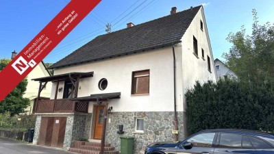 Bezugsfertiges Ein- bis Zweifamilienhaus mit Balkon und Garage