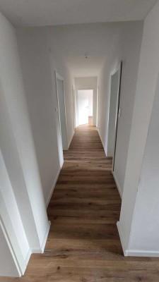 � Traumhafte 4-Zimmer-Wohnung mit zwei Balkonen – Erstbezug nach Sanierung! �