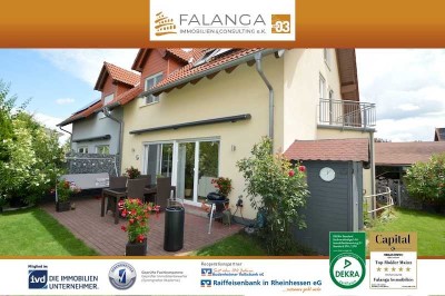 FALANGA IMMOBILIEN - Hochwertige DHH, ruhig gelegen, direkt am Feldrand - mit Einliegerwohnung!