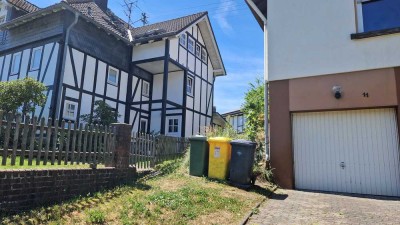 Gepflegte 4-Zimmer-DG-Wohnung mit Einbauküche in Netphen/Unglinghausen