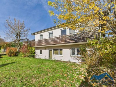 Begehrte Top-Lage in Hattenhofen! Großes EFH mit ELW, Terrasse, Balkon & schönem, großen Garten uvm!