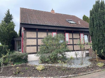 Gepfegtes Einfamilienhaus mit Tandemgarage und Garten