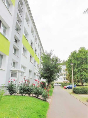 Alles neu macht der Mai: Sanierte 3-Raum-Wohnung mit Balkon in ruhiger Lage