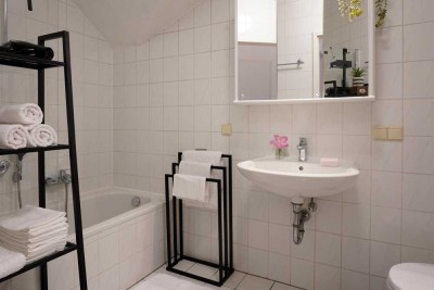Exklusive möblierte 2-Zimmer-Wohnung mit gehobener Innenausstattung mit EBK in Schwetzingen