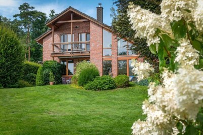 Exklusives Architektenhaus mit unverbaubarem Weitblick ins Grüne
