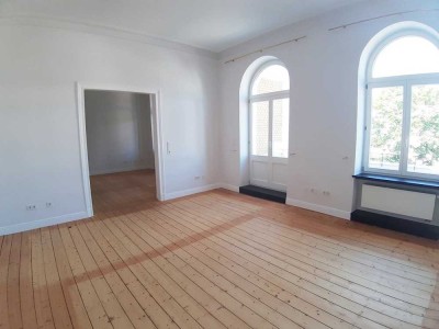 Besondere Immobilie!! Traumwohnung in imposanter Villa in TOP Lage von Bad Neuenahr!!