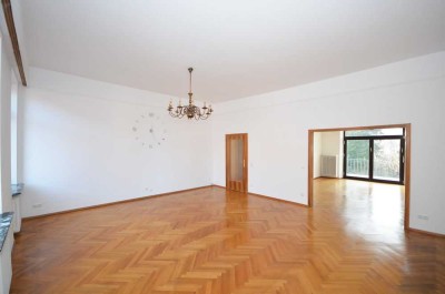 Gepflegte und geräumige 3 ZKB Wohnung in zentraler Lage