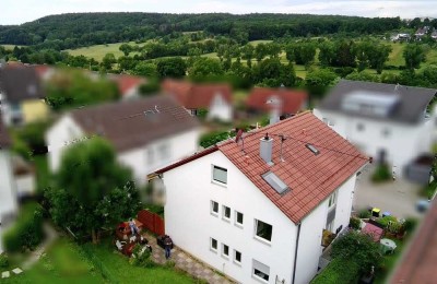 Modernisierte Dachgeschosswohnung in ruhiger Lage mit toller Aussicht ins Grüne