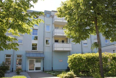 Stilvolle, modernisierte 2-Zimmer-Wohnung mit Balkon, EBK, Garage, Fahrstuhl  in Mannheim/Seckenheim