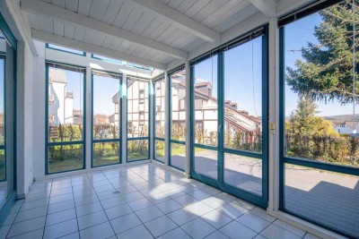 3-Zimmer Maisonette mit Wintergarten/ Terrasse/ EBK und separatem Eingang!