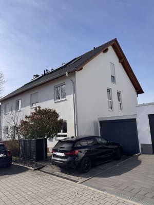 Sehr gepflegte DHH sucht neue Mieter ,in guter Lage von Kronberg/Oberhöchstadt ab 01.11.2025