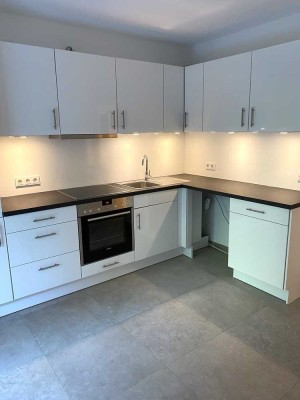 Schöne Altbau-Wohnung mit Einbauküche und Balkon in München-Laim