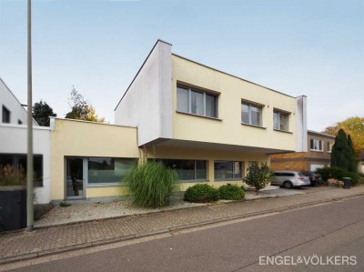 Ob Ein- oder Zweifamilienhaus – genießen Sie modernes Wohnen in ruhiger Lage!