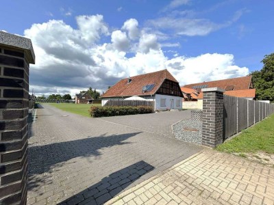 Renoviert - Idylische 2 Zimmerwohnung mit Terrasse und Garten