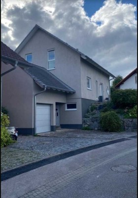 Gepflegte 2-Zimmer-Souterrain-Wohnung für Wochenendpendler*in/ als Zweitwohnsitz