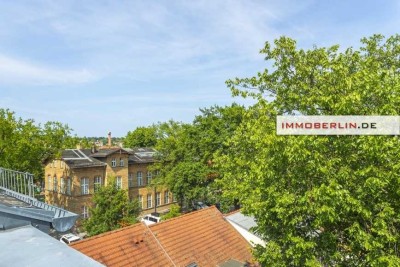 IMMOBERLIN.DE - Lichtdurchflutete Dachgeschosswohnung mit Terrasse