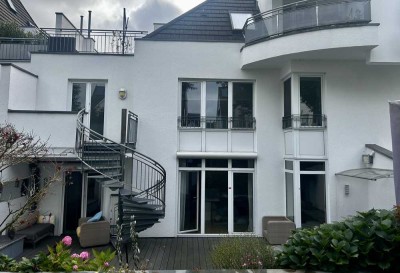 Moderne 4-Zimmer Wohnung im Townhouse Stil mit Garten im Lotharviertel +unmittelbare Rheinnähe