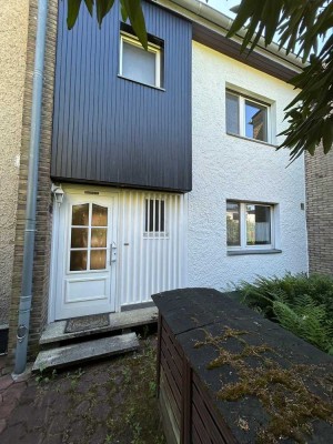 Charmantes Reihenhaus mit Potenzial in ruhiger Lage !