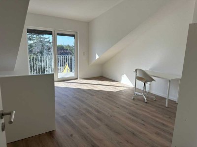 Neubau-Erstbezug: Helle, möblierte 2-Zimmer-DG-Wohnung mit Aussicht