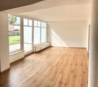 Geräumige 4-Zi.-Whg. im EG mit Süd-Terrasse & Gartenmitnutzung.