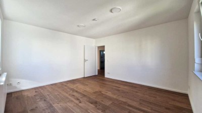 Helle 4-Zimmer-Wohnung mit Einbauküche, Loggia und Gartenanteil in Esslingen am Neckar