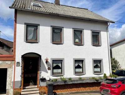 Einfamilienhaus (freistehend) mit Einliegerwohnung, Garten & Pool — Neunkirchen-Wiebelskirchen
