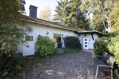 Idyllisch gelegenes Haus mit großem Grundstück, und Einliegerwohnung inmitten der Natur