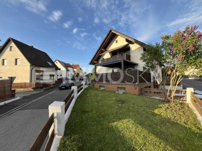 Exklusive Dachwohnung mit Garten und Blockhaus in Toplage