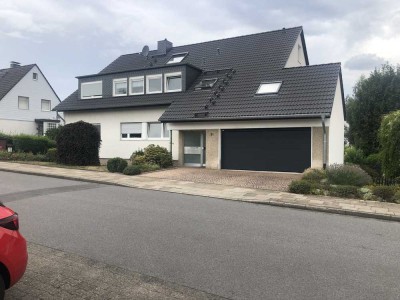 Helle 2 Zimmer DG Wohnung in ruhiger Nebenstrasse