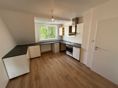Geschmackvolle, modernisierte 3-Zimmer-Dachgeschosswohnung mit geh. Innenausstattung