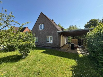 Einfamilienhaus mit Garage & Carport