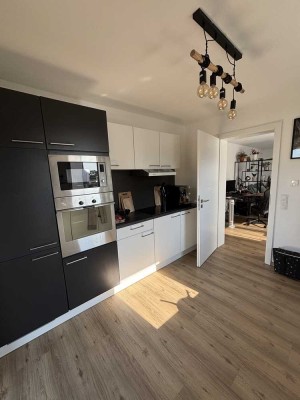 Moderne helle 2 Zimmer Wohnung mit großem Balkon und EBK