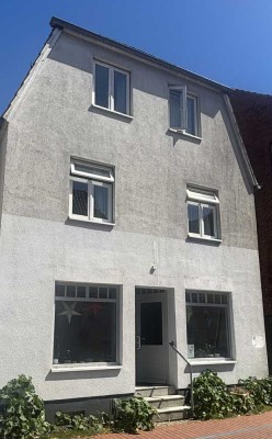Vermietetes Mehrfamilienhaus mit 3 Wohnungen und kleinem Laden im historischen Stadtteil Neuwerk