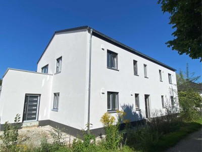 5- Zi-Neubau in ruhiger Lage von Straubing  -auch an WG- zu vermieten