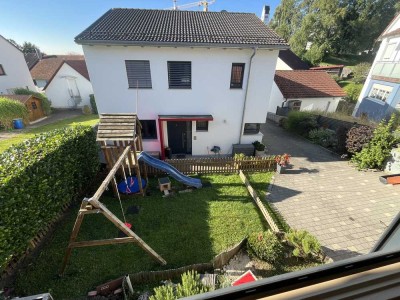 Moderne Doppelhaushälfte mitten in Bergkirchen