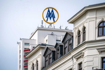 Stuckaltbau 4 Zimmer, Balkon und 2 Bädern im Zentrum? Sofort verfügbar und individuell gestaltbar!