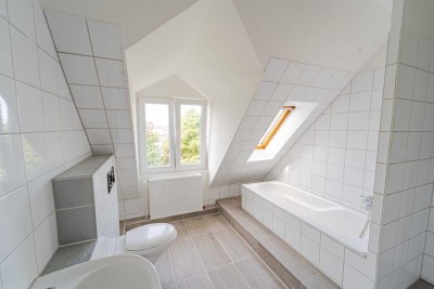 Über den Dächern von Lübeck: 110 qm, 3,5 Zimmer und Gemeinschaftsgarten mitten im Zentrum