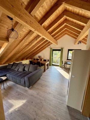 Freundliche 3-Zimmer-Dachgeschosswohnung, möbliert, *Wohnen auf Zeit* möglich