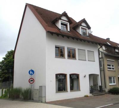 Wohnhaus mit Studio in guter Lage